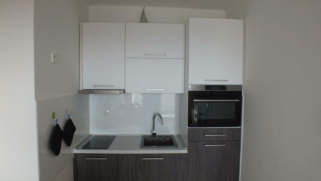 Apartment Paulina Novalja Exteriör bild
