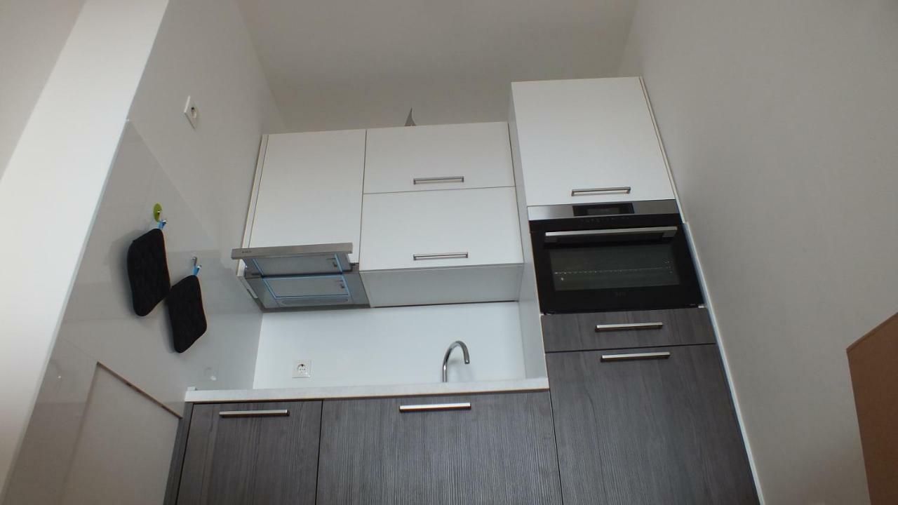Apartment Paulina Novalja Exteriör bild