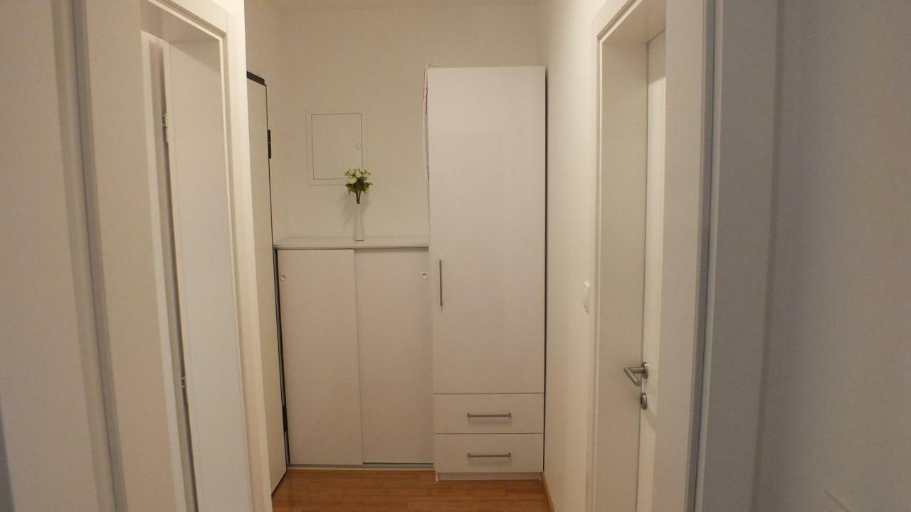 Apartment Paulina Novalja Exteriör bild