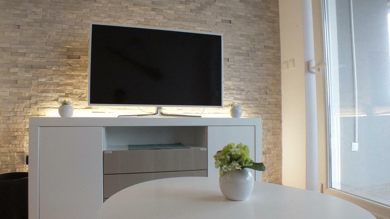 Apartment Paulina Novalja Exteriör bild